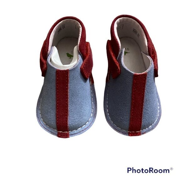 Host Pick! New in Box Kid’s Shoes - Picture 1 of 6